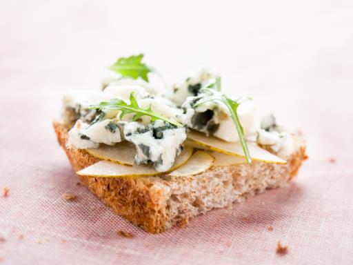 Toast poire roquefort